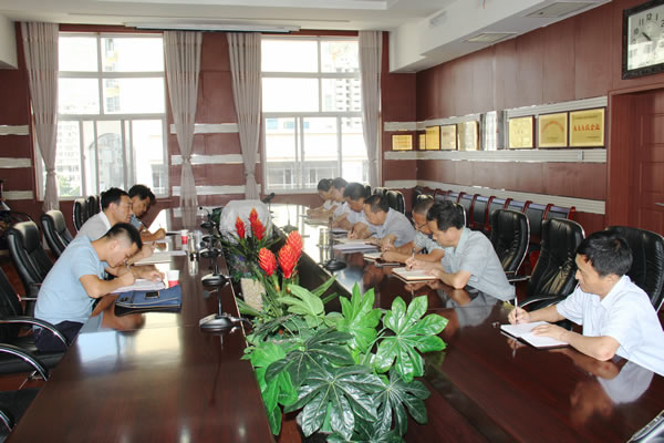 市交通運輸局黨組書記、局長馬潤同志對隴運集團公司全面從嚴治黨及黨風廉政建設進行專題調(diào)研