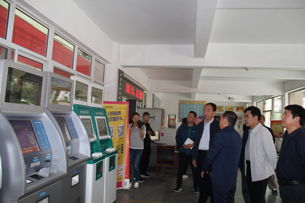 市安委辦主任、安監(jiān)局局長(zhǎng)李永宏一行到隴運(yùn)集團(tuán)公司檢查指導(dǎo)工作