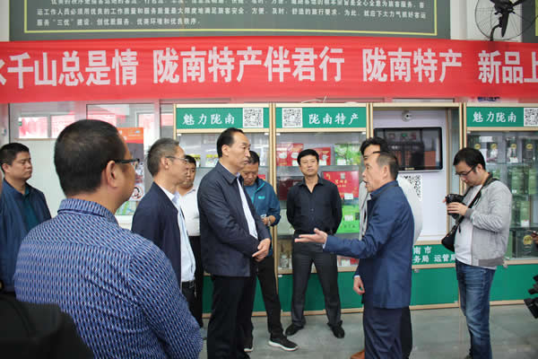 市安委辦主任、安監(jiān)局局長(zhǎng)李永宏一行到隴運(yùn)集團(tuán)公司檢查指導(dǎo)工作