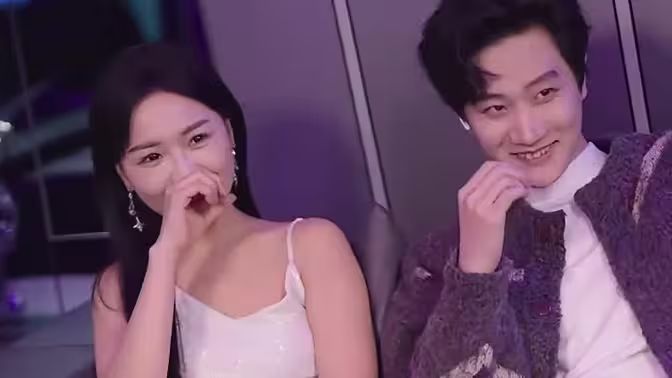 攤牌了，我不裝了(全集)