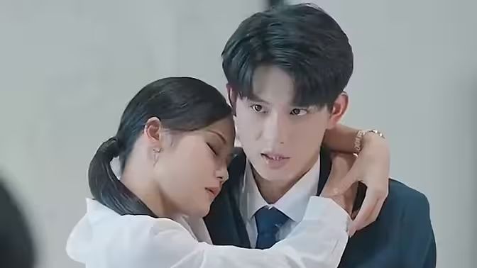 重生后，虐文霸總拿了寵妻劇本(全集)